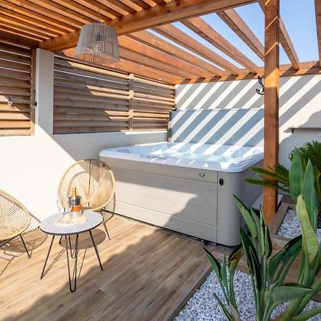L'Entre Deux-Suite Romantique - Jacuzzi Privatif - Clim Reversible - Wifi Le Somail Exterior photo