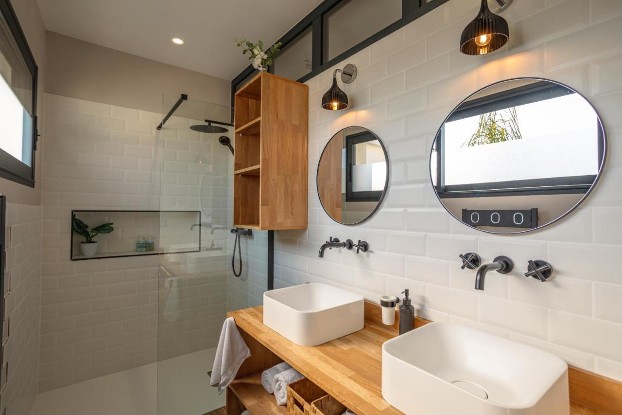 L'Entre Deux-Suite Romantique - Jacuzzi Privatif - Clim Reversible - Wifi Le Somail Exterior photo
